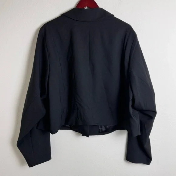 Torrid black Studio Refined Crepe Cropped Blazer jacket 5x - Picture 7 of 7